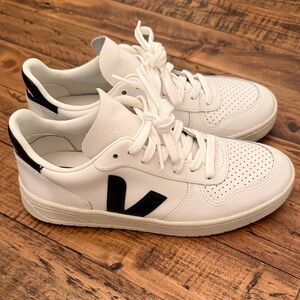 Veja Womens Classic White and Black Sneakers size 7 1/2. Like new. Worn once.